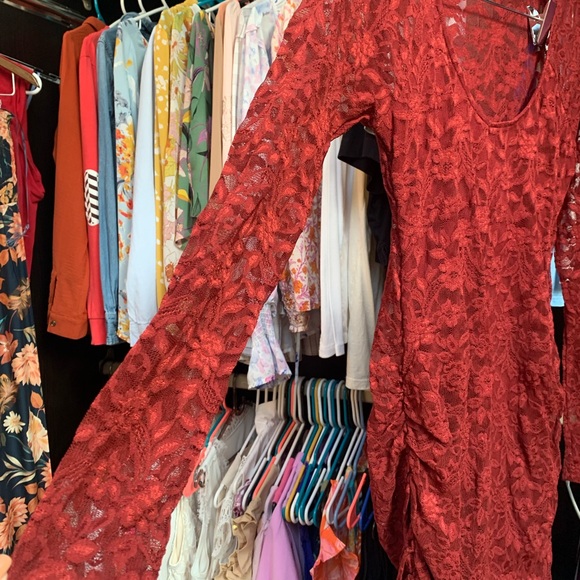 ❤️🔥✨ Red lace body con dress!! ✨❤️ - Picture 4 of 7
